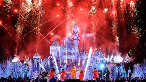 ‘the Wonderful World Of Disney Magical Holiday Celebration Airs