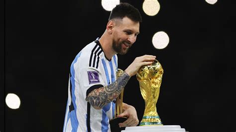Messi World Cup Trophy Wallpaper Tubewp