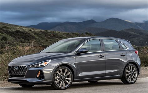 As such, it has distinctive exterior. Hyundai redesigns the Elantra hatchback for 2018; base GT ...
