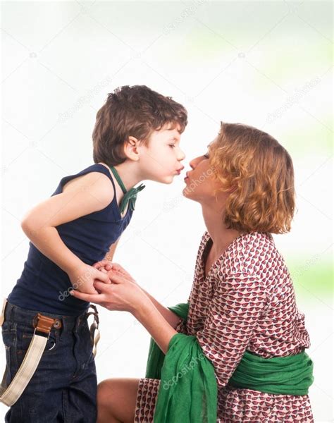 mère et fils baiser Photographie nanka photo 23762443