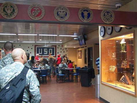 Uso Greets Military Travelers At Two Saint Louis Airport Terminals
