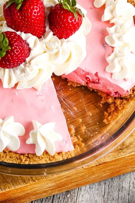 Strawberry Cool Whip Pie No Bake Dessert Flour On My Fingers