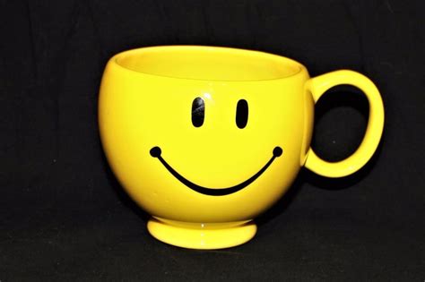 Teleflora 20 Oz Yellow Smiley Face Happy Face Coffee Tea Mug Cup T