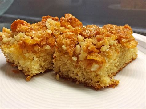 Den teig auf ein gefettetes backblech streichen und bei 200° grad 10 minuten backen. Cornflakes - Kuchen (Rezept mit Bild) von Chefin | Chefkoch.de