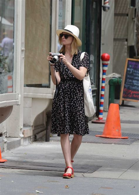 Beth Behrs Was Seen Out In New York City Celeb Donut