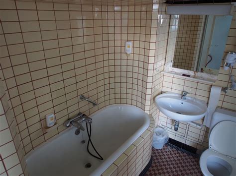 For ips connections to the homes water supply system, iron pipes are fitted to the valve. How to Replace a Single-Handle Shower Valve | Dengarden