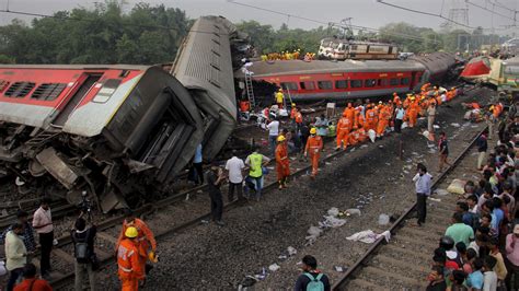 India Passenger Train Derailment Leaves Over 280 Dead 900 Injured Npr