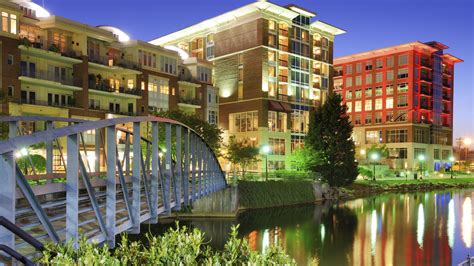 Greenville Sc The Fans Guide To The Upstates Flagship City Garnet