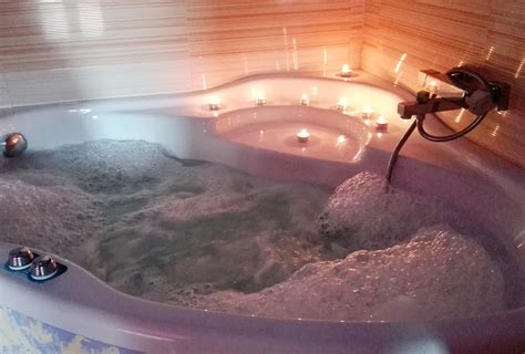 Claro que, con vrbo españa, también podrás animarte a explorar otros destinos populares en parque regional sierra de gredos. Casa rural con jacuzzi privado en el Parque Natural Sierra ...