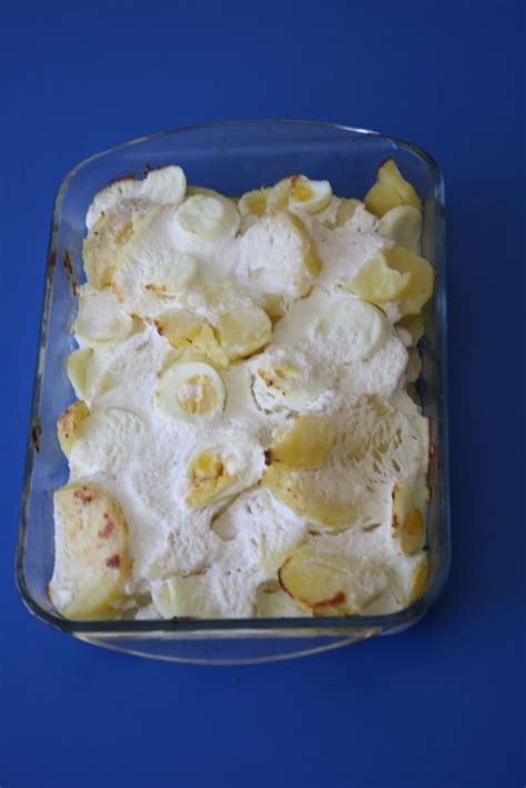 While it's usually not hard to do some basic division and pare down a dinner that serves four to serve one, how in the world do you split an egg into fifths? Rakott Krumpli Layered eggs and potatoes with sour cream. I just made this last week but I use a ...