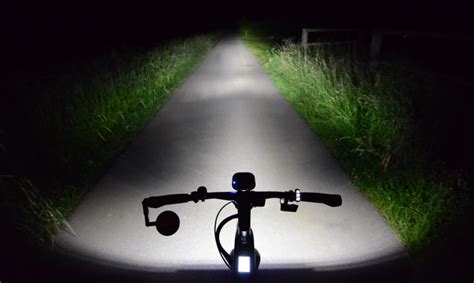 Supernova m99, integrated brake light* Supernova M99 Pro mit Abblend- und 1600 Lumen Fernlicht ...