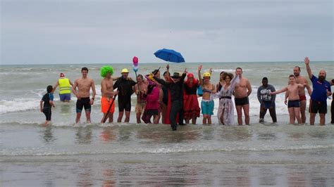 Berck Et Merlimont Dautres Baigneurs Givrés Se Sont Jetés à Leau