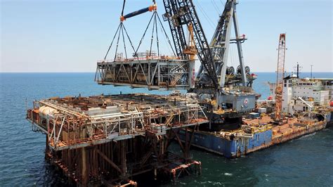 Exxon Oil Rig Becomes Tallest Structure Converted To Artificial Reef In