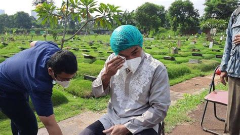 Putera dari sutradara fritz g. Teddy Syah Syok Penyakit Bawaan Istri saat Terpapar Covid ...