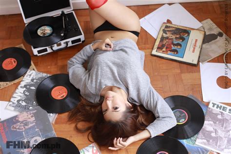 Talking Vinyl With The Country S Sexiest Dj Jennifer Lee Fhm Ph
