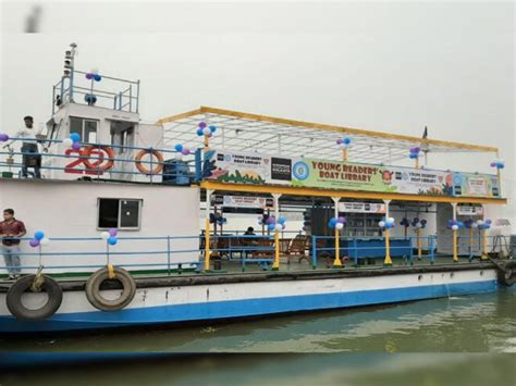In A First Kolkata Gets Boat Library