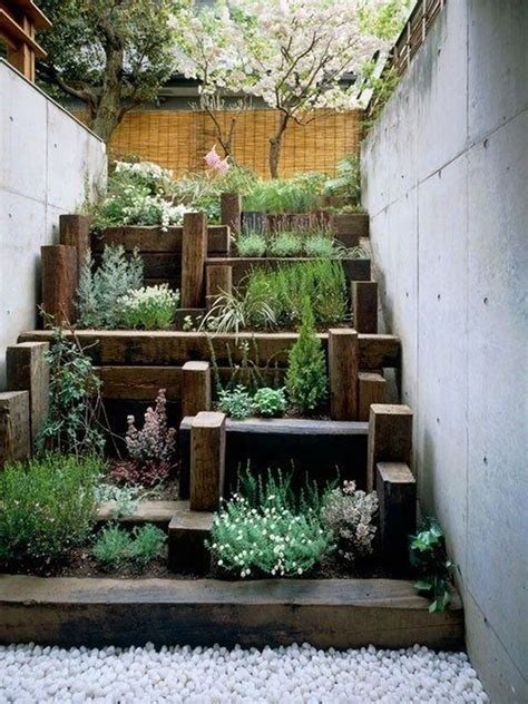 Inspiring Vertical Garden Ideas For Small Space 18