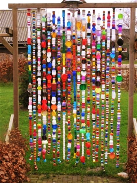 40 Diy Plastic Bottle Cap Craft Ideas Buzz16 Garden Whimsy Gardening Advice Diy Mosaic Garden