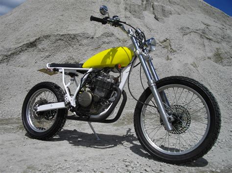 1980 xt250 chassis, forks, shock, swingarm and front tyre. Planet Japan Blog: Honda XL 250 R by Garage Ride