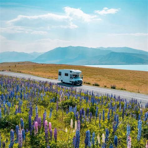 Semua tentang lukisan ini adalah gambaran betapa indahnya alam yang ada di seluruh dunia. Mengenal 15 Destinasi Wisata Alam dan City Tour Populer di New Zealand