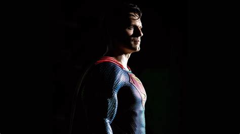 Henry Cavill Officially Confirms Return As Superman Sea Wave