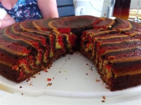 Zum einen lässt sie sich deutlich einfacher entkernen, zum anderen enthält sie weniger wasser und gibt damit. Deutschland WM Kuchen von claucli. Ein Thermomix ® Rezept ...
