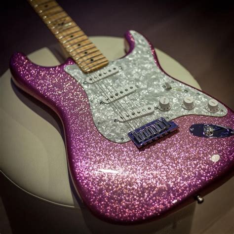 Pink Glitter Electric Guitar 𝙆𝙞𝙖𝙧𝙖 𝙍𝙤𝙗𝙚𝙧𝙩𝙨 Guitarras Baixo