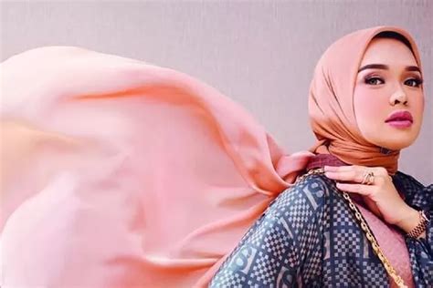 Dari Sulit Mencari Hijab Sesuai Selera Linda Anggreaningsih Bawa