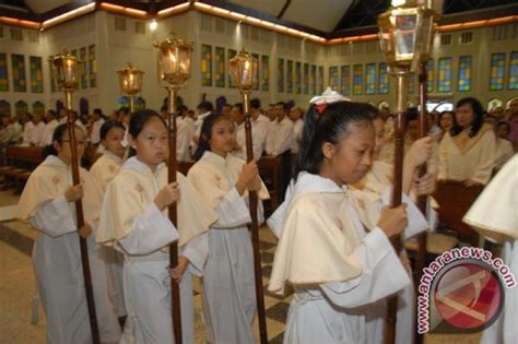 Masih menurut petunjuk yang ada, tuguran merupakan bentuk partisipasi kita dalam doa bersama yesus di taman getsemani. Doa Pada Saat Tuguran Kamis Putih : Rayakan Paskah Dalam ...