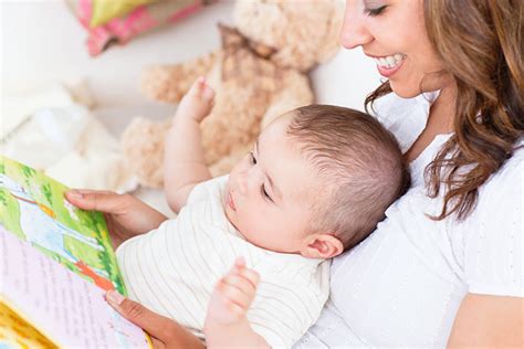 7 Amazing Benefits Of Reading Bedtime Stories To Your Baby