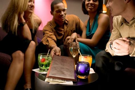 13 People You Never Want To Meet At A Bar Huffpost
