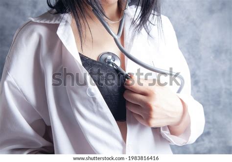 Sexy Nurse Bra Listening Her Heartbeat库存照片1983816416 Shutterstock