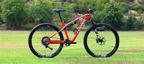 Bike Review: Canyon Lux SL 7.0 Race - Full Sus