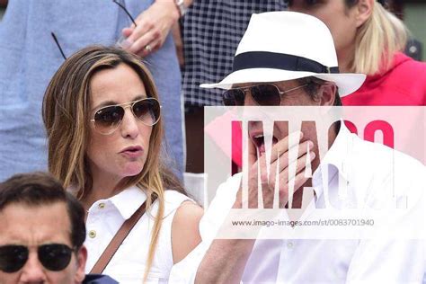 Hugh Grant Et Sa Femme Anna Elisabet Eberstein Ccelebrites Internationaux De France De Roland