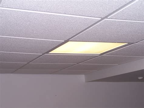 The white fluorescent ceiling light fixtures. Suspended ceiling fluorescent lights - 10 tips for ...