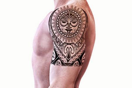 Ellos creen que cuando alguien está lejos, su tatuaje brilla a través para revelar quién es en verdad como persona. Tatuajes maoríes - Tatuajes Para Hombres Imagenes y diseños