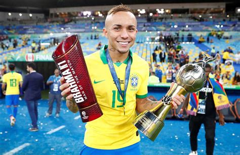 In the game fifa 20 his overall rating is 85. Everton Soares set for Arsenal medical