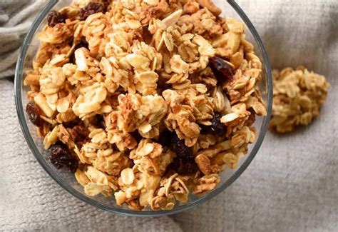 la granola es una opción ideal para un desayuno merienda o una colación saludable con su