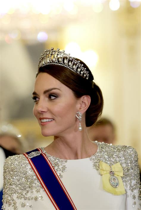 Kate Middleton Wore Princess Dianas Tiara To A Royal Dinner At The Palace