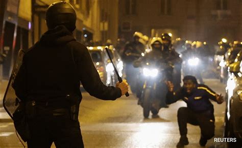 hundreds more arrested in riot hit france scores of buildings set on fire