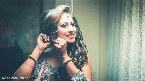 See This Gorgeous Indian Bride Getting Ready Maharaniweddings Com Gallery Photo