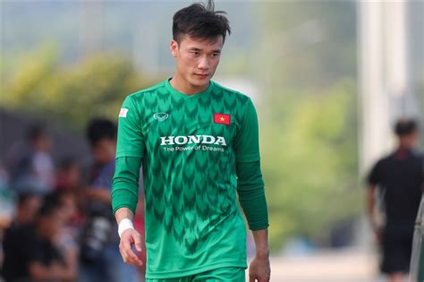 Bùi tiến dụng (born 23 november 1998) is a vietnamese footballer who plays as a central midfielder for v.league 1 club shb đà nẵng. Bùi Tiến Dũng có vượt qua "ám ảnh sai lầm"? | Tin tức mới ...