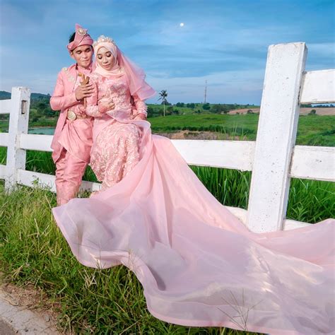 Bab 1 ternyata aku sudah menikah. "Tengok Mat Saleh Tu, Dah Tua Pun Romantik. Pegang Tangan ...