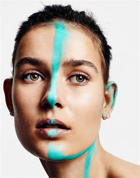 Portraits Of Girls With Original Makeup And Powder On Their Faces Fubiz