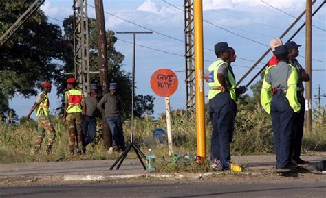 Police To Beef Up Roadblocks As Zimbabwe Reverts To Hardened Lockdown Pindula News