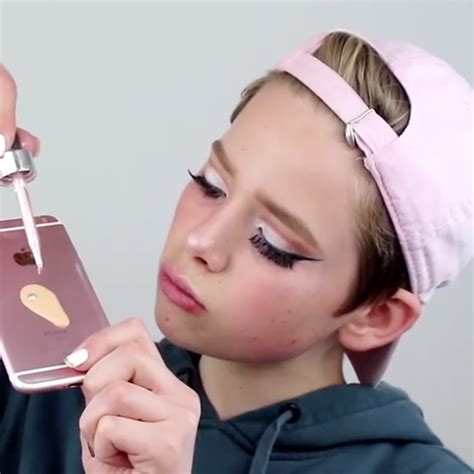 Instagrammers Are Using Their Iphones To Blend Their Makeup Boys