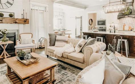Farmhouse Living Room With Earth Tones Soul And Lane