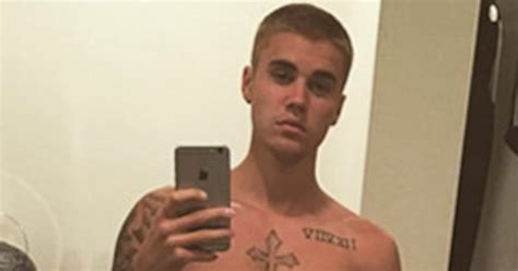 Justin Bieber Grabs His Crotch In Risqué Selfie E News Australia