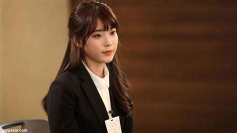Walaupun begitu, berbagai cara licik penuh kecurangan tetap mereka terapkan di balik layar. 8 Drama Korea yang Diperankan oleh IU, Hampir Semua ...