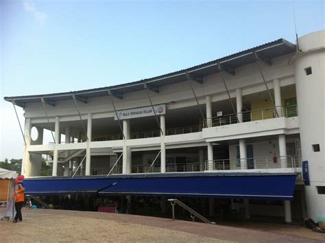 Universiti tenaga nasional rozpoczął działalność w 1976 roku jako institut latihan sultan ahmad shah ( ilsas ), który przez wiele lat służył jako korporacyjne centrum szkoleniowe. Universiti Tenaga Nasional: UNIVERSITI TENAGA NASIONAL